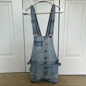 forever 21 denim overalls (jean size 26)